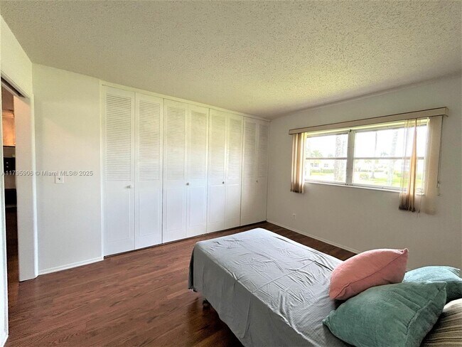 Building Photo - 2658 Emory Dr E