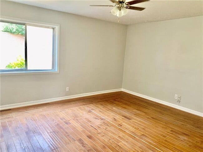 Building Photo - 145 Northwood Dr