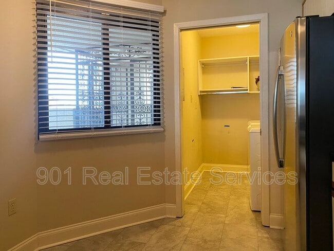 Building Photo - 200 Wagner St