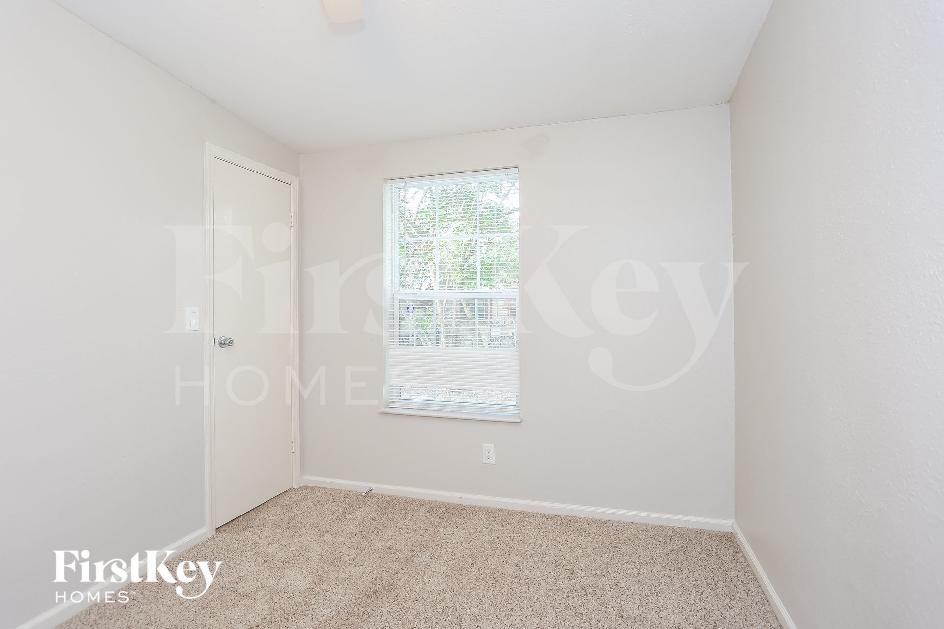 Building Photo - 805 35th Ave S