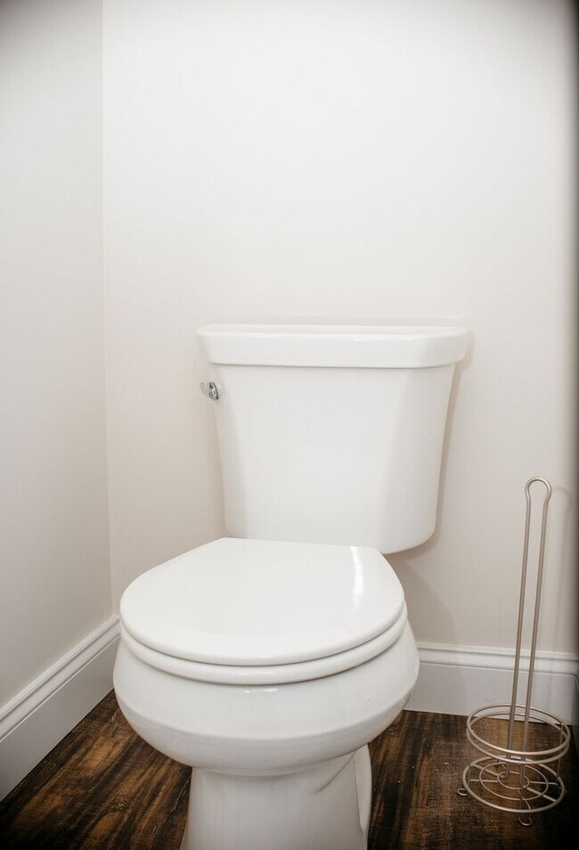 Building Photo - 220 Callie Dr