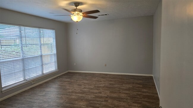 Building Photo - 3303 Candleway Dr