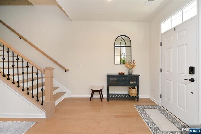 Building Photo - 60 Litchfield Ln