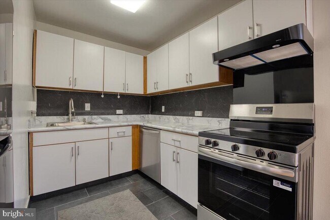 Building Photo - 1016 W Baltimore Pike