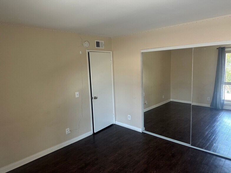 Building Photo - 4616 Park Granada