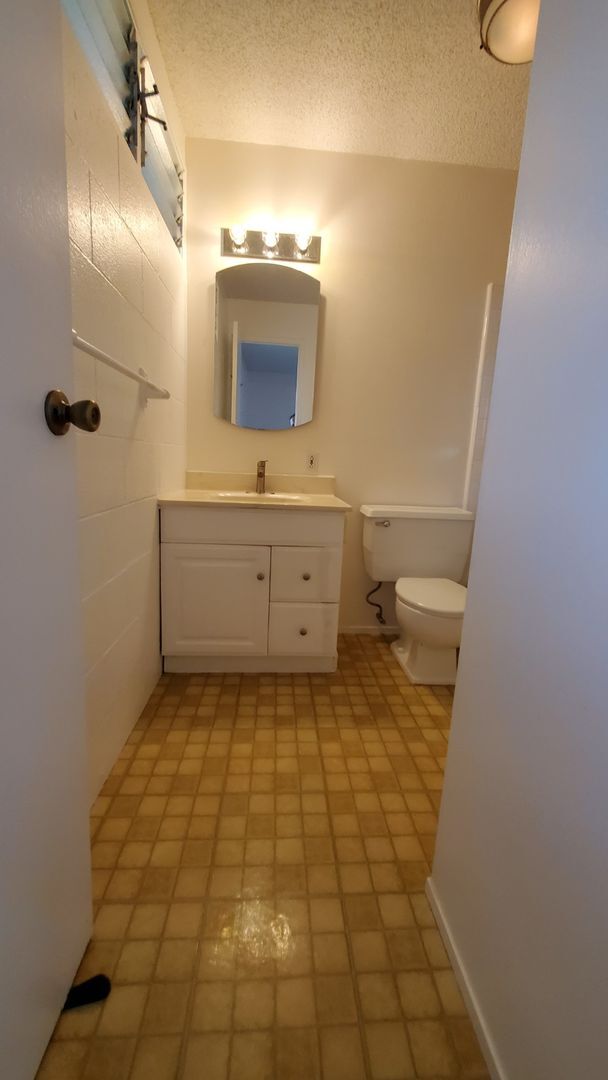 Building Photo - Crown Terrace single story with attached s...