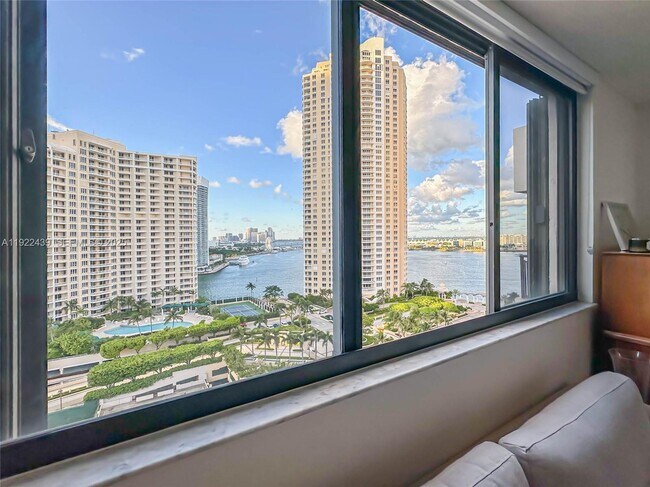 Building Photo - 540 Brickell Key Dr