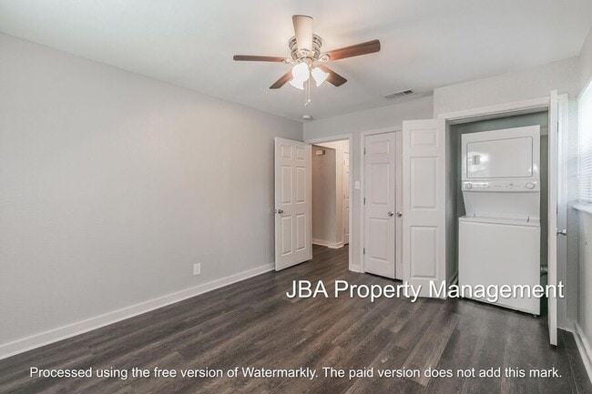 Building Photo - 3515 Selk Ave