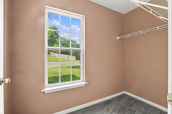 Building Photo - 926 Oakshire Cir