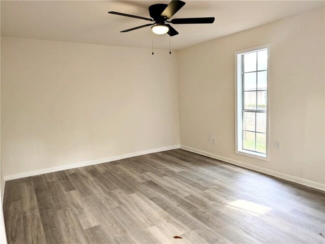 Building Photo - 3755 Pleasant Valley Rd