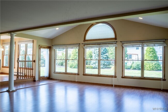 Building Photo - 102 Brooklane Dr