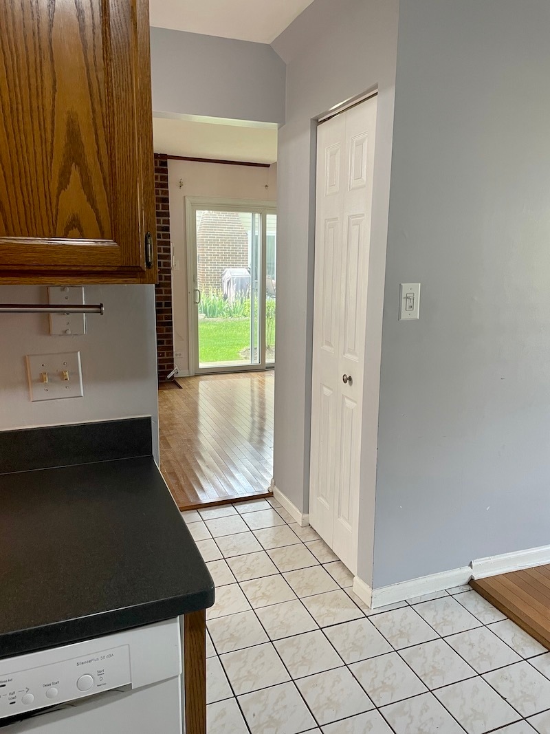 Building Photo - 2670 College Hill Cir