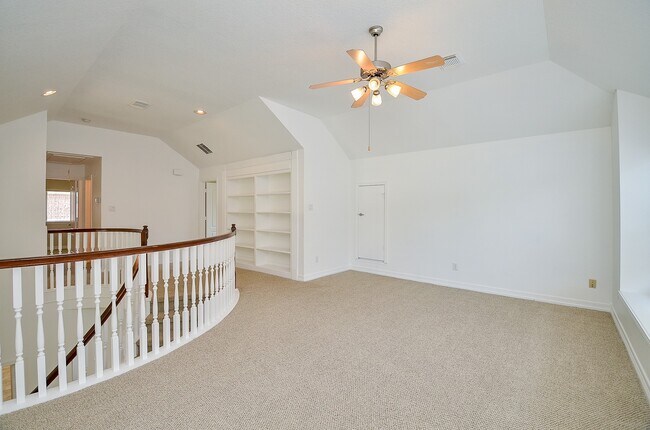 Building Photo - 5615 Bent Arbor Ln