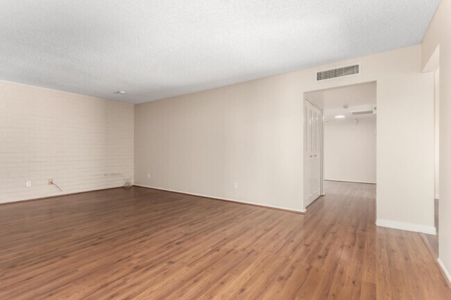 Building Photo - 2063 E Bramble Ave