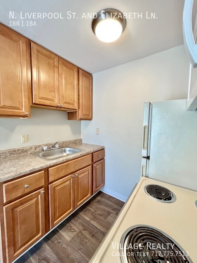 Building Photo - 35 N Liverpool St