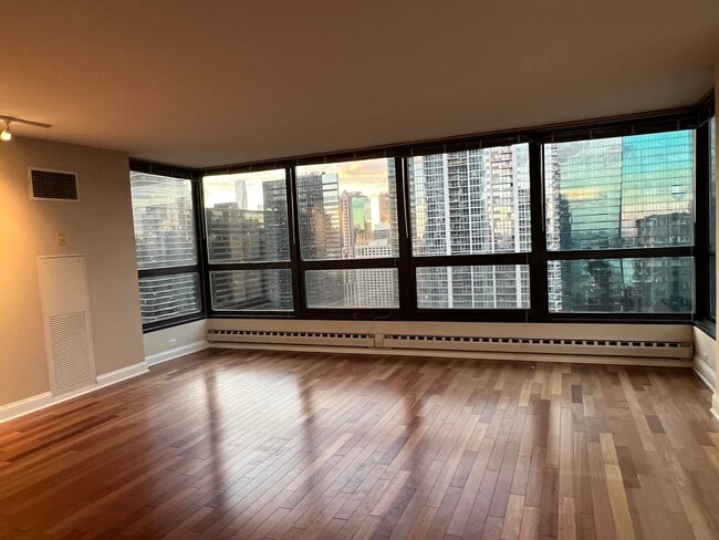 Building Photo - 360 E Randolph St