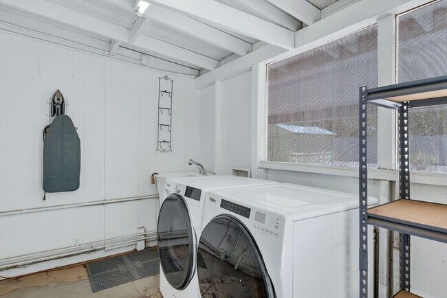 Building Photo - Charming home located in a highly convenient central Phoenix area