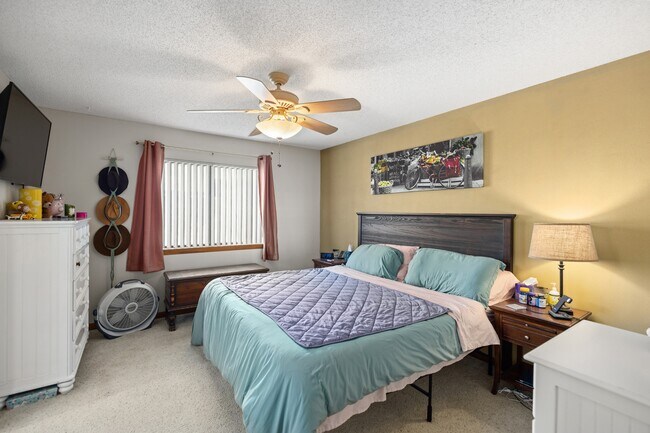 Building Photo - 206 Cedar Ridge Way