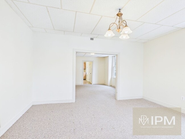 Building Photo - Charming 3 Bedroom, 1 Bath Home in Northeastern Schools!