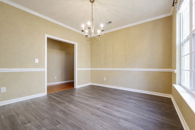 Building Photo - Comfort, Space & Convenience in Summerville