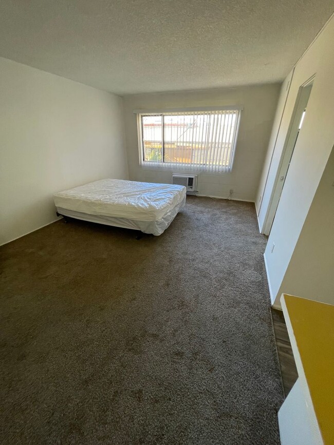 Building Photo - Studio Apartment on Las Vegas Strip - Clos...