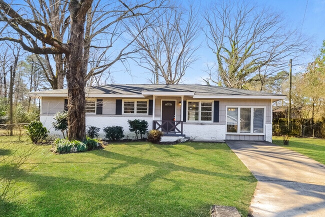 Building Photo - 207 Polly Reed Rd NE