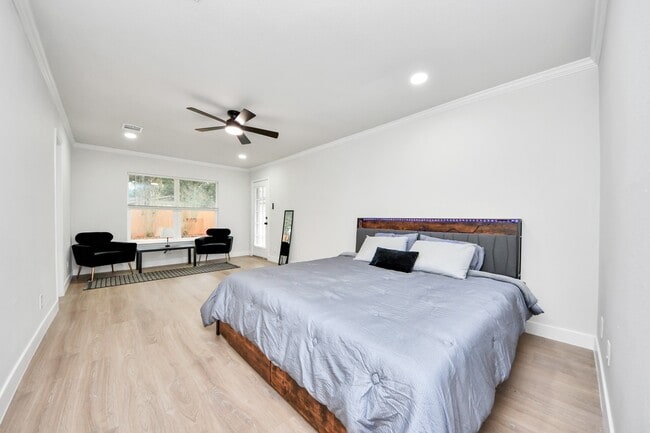 Building Photo - 10003 Briarwild Ln