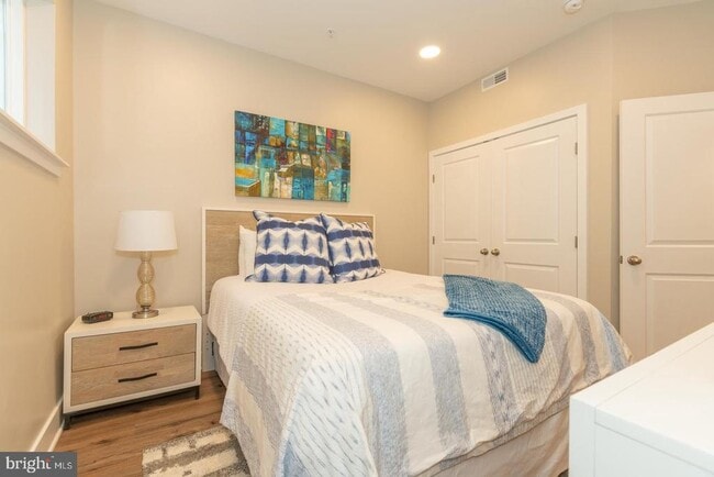 Building Photo - 2220 Master St