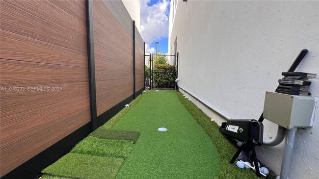 Building Photo - 6761 NW 103rd Ave