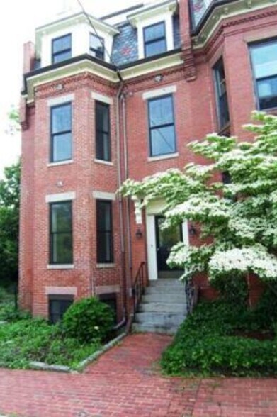 Building Photo - 59 Fort Ave