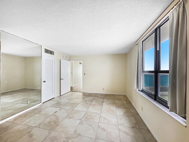 Building Photo - 5480 N Ocean Dr