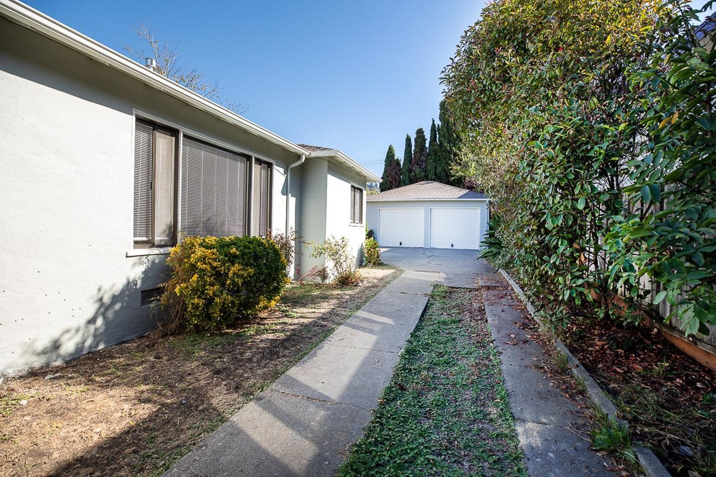 Building Photo - Remodeled 1BR Unit with Garage - Steps to BART in El Cerrito