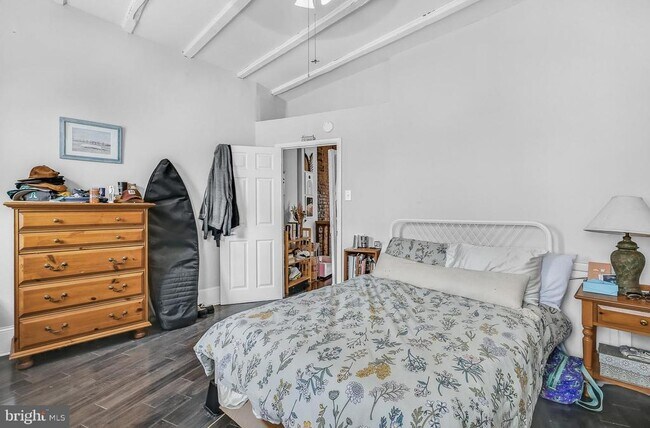 Building Photo - 2567 Kern St