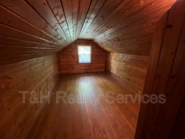 Building Photo - 8918 Birch St