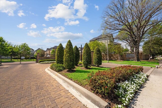 Building Photo - 10208 Spring Shadows Park Cir