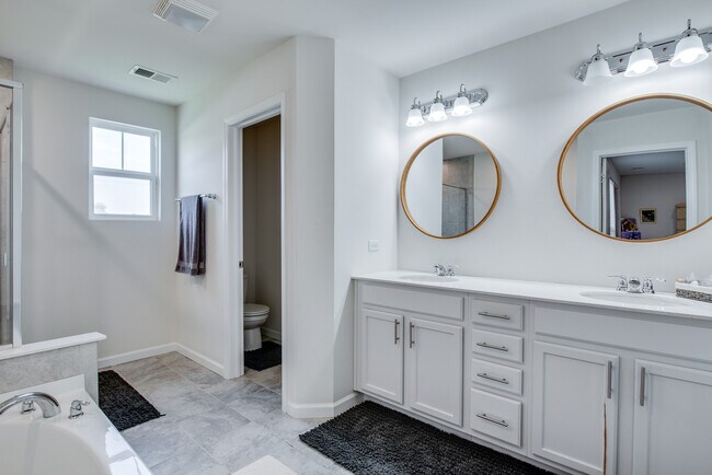 Building Photo - 491 Watercress Dr