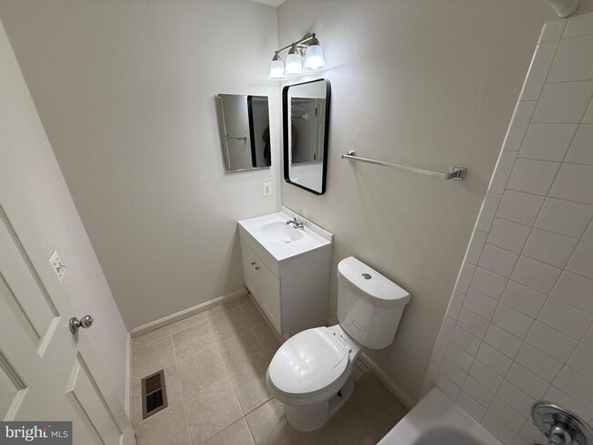 Building Photo - 22976 Fontwell Square