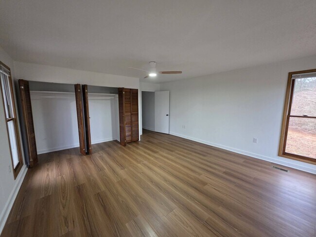 Building Photo - 986 Old Mail Rd