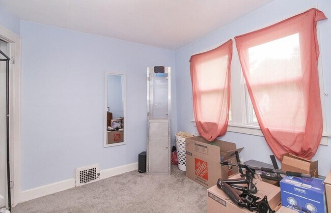 Building Photo - 4027 W 210th St