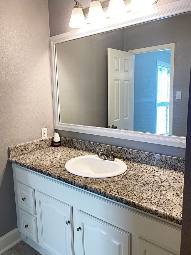 Building Photo - 3065 Willow Pl