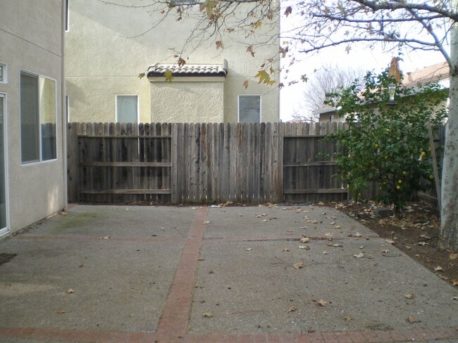Building Photo - Natomas 4bd/2.5bth Single Family Home