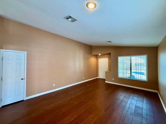 Building Photo - Beautiful single-story 3 bed, 2 bath home in gated Green Valley Ranch