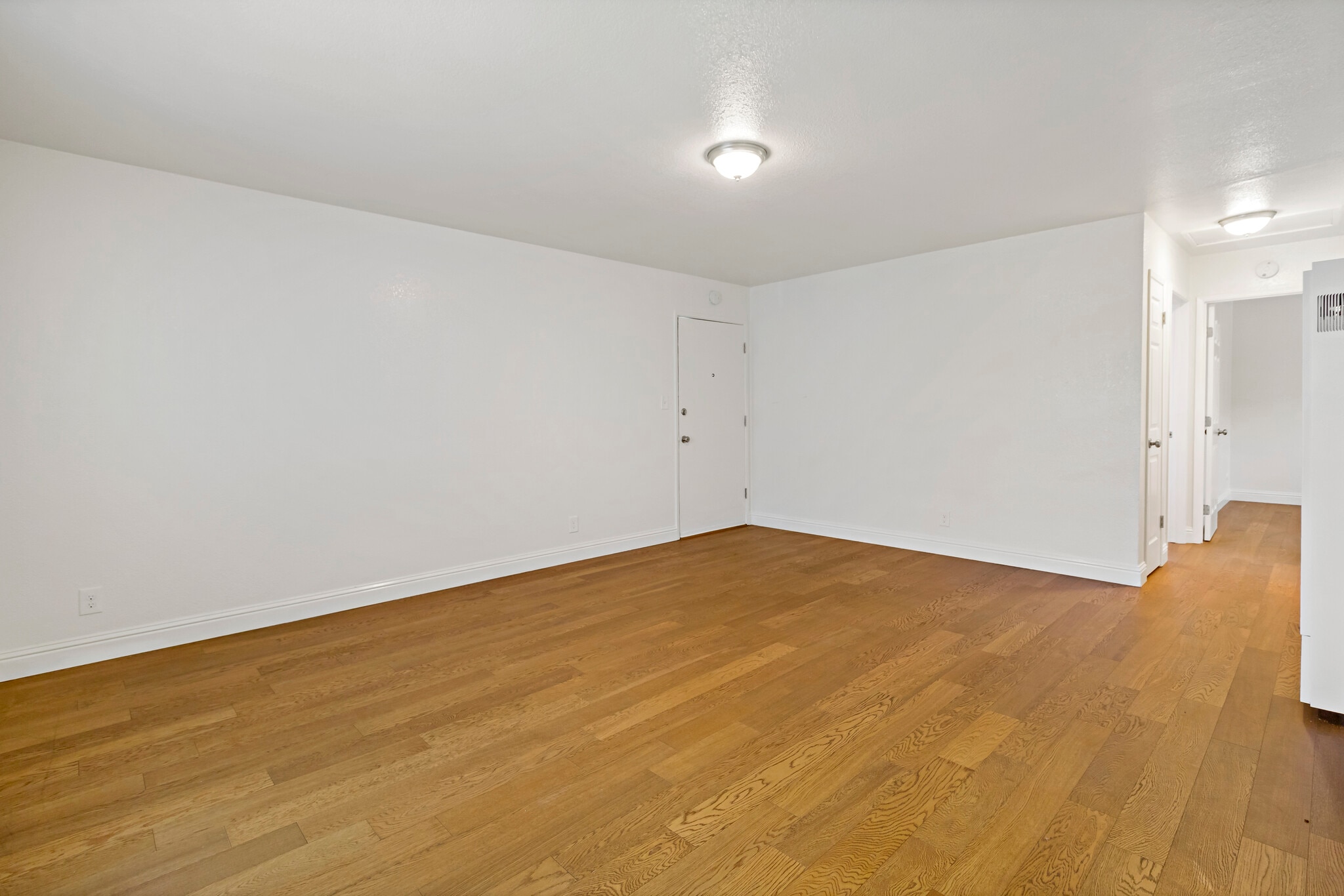 Building Photo - 21 Leisure Ln