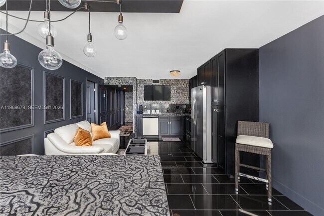 Building Photo - 555 NE 15th St