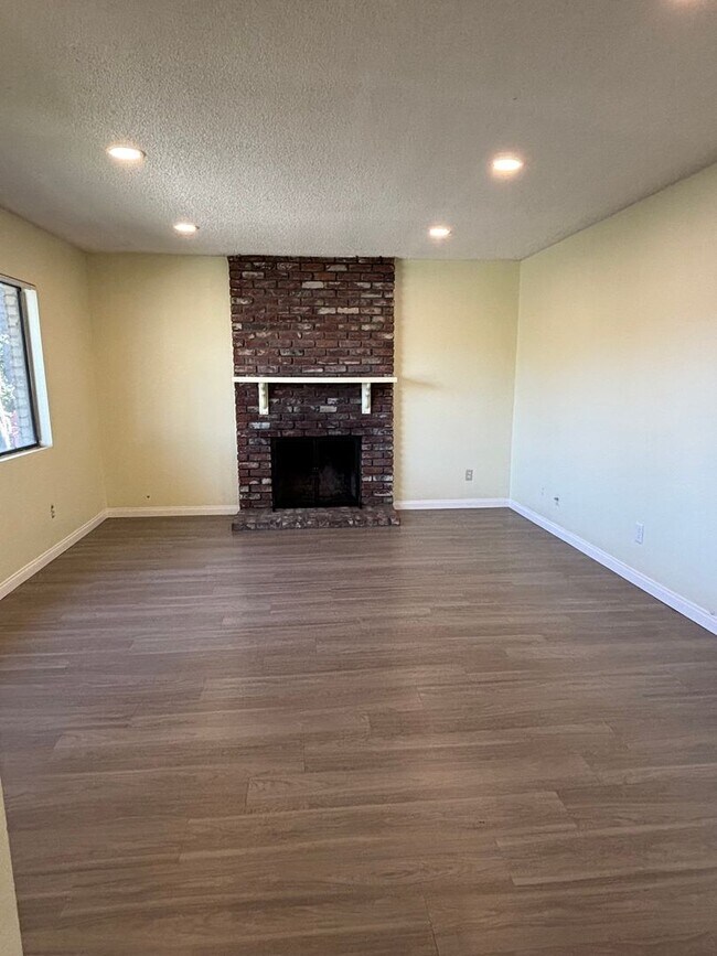 Building Photo - 6065 California Ave