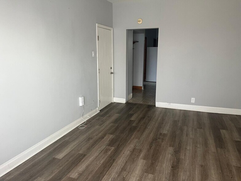 Building Photo - 5131 W Dakin St