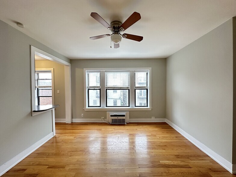 Building Photo - 849 W Wolfram St
