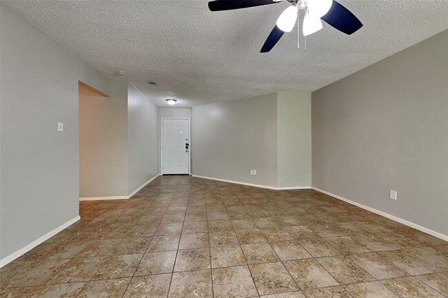 Building Photo - 18538 Spinney Ln