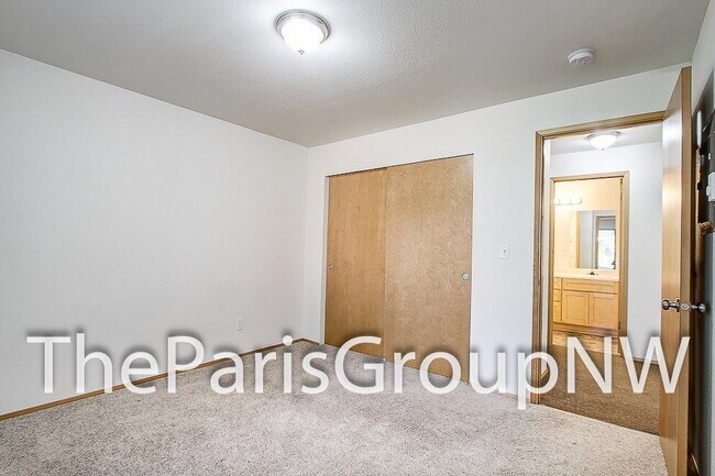 Building Photo - Big & Beautiful South Seattle 2BR/2BA