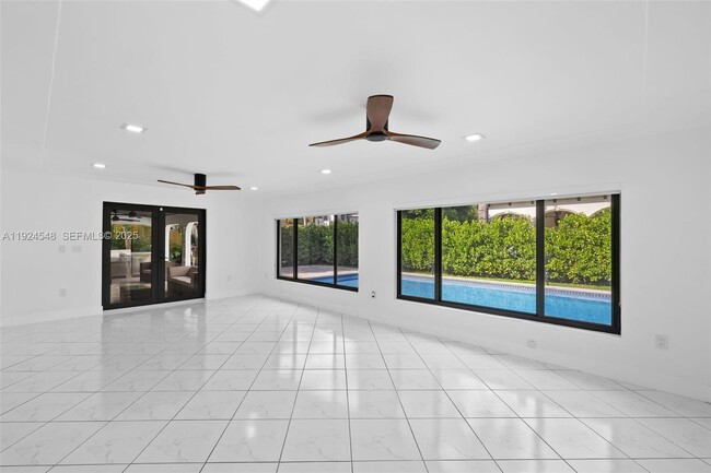 Building Photo - 743 Aledo Ave